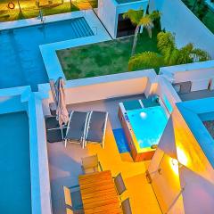 Jacuzzi & Pool House w Rooftop Terrace, Garden BBQ
