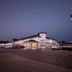 Days Inn by Wyndham Mitchell SD