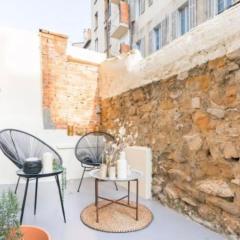 Bright 47 M2 With Nice Terrace Hypercenter