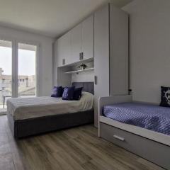 Renovated flat close to shops and beach