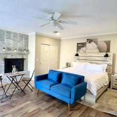 Relaxing Casita Stay in Cottonwood with Games and Fireplace
