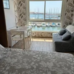 Studio cosy climatisé vue sur port