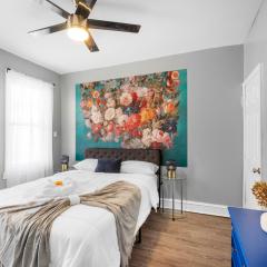 Bright Corner Flat Near Transit And Trails