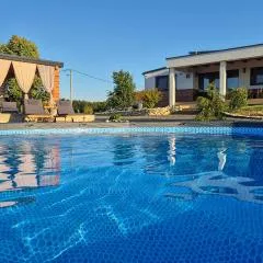 Gorgeous Home In Luzan Biskupecki