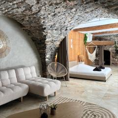 Suite l'Écrin Caché avec billard et baignoire îlot