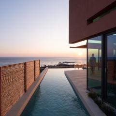Casa Tarrha- Beachfront Villa with Heated Pool