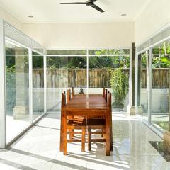 Ubud White pool Villa for 6 ppl