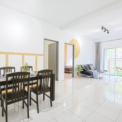 Charming Family Getaway with Home Comforts Clover Home 2-23A