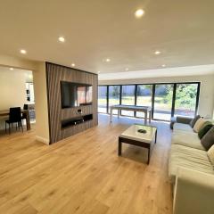 Luxury 5 Bedrooms House in Milton Keynes