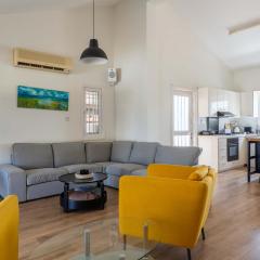 Beachside 2BR Villa with Garden & BBQ in Pervolia