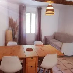 Coquet T2 rénové, proche plages et Hyères, 4 couchages
