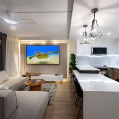 New Upscale 21st Floor Waikiki Banyan Steps to Beach with Parking