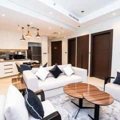 Luxe 1BR Suite Dubai Dream Stay with Pool and Gym
