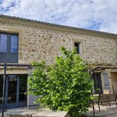 Maison de village en duo avec 150m2 au Rdc et la suite parentale ou en famille avec 4 chambres 250m2 intérieur