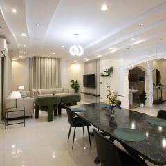 تمتع بالفخامة مع فيلا روف باطلالة جميلة