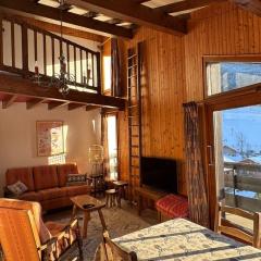 Apartment with balcony facing the ski slopes