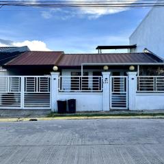 Scarlett Rae Bungalow house with Lake View