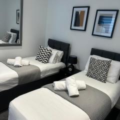 Charming 3-Bedroom Watford Flat, Sleeps 8 - Market St