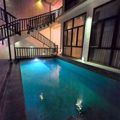 Serenity Nirvana Palace- Women Boho Dorm 16 mins from Airport