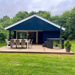 Renovated Holiday Home By Kvie Lake