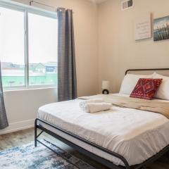 Modern 2bed2bath-wd-queenbedworkdeskwificent