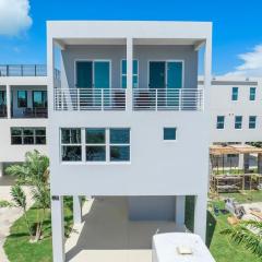 Chic Ocean Hideaway with Grill