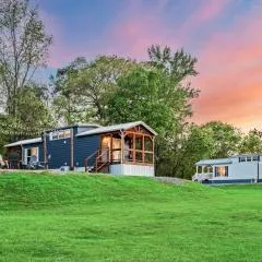 8 All Decked Out, Luxury Tiny House, Boat Parking Mins to Lake Guntersville, Downtown