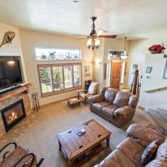 Iconic Location, Sleeps 11, Short drive to Ski and Bike Access, Private Hot Tub, View of Olympic Park