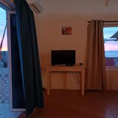 Casita Vista al mar cerca del malecón