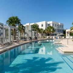 Daytona 2BR w Parking – Family Pet Friendly