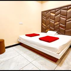 Near Mahakal Temple Hotel S U N # c !Ujjain,Near Railway station -Fully Air conditioned Rooms And Spacious, with Wifi And Parking- BEST HOTEL IN UJJAIN