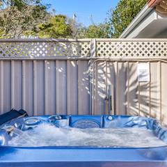 Shoal Bay Townhouse with Spa