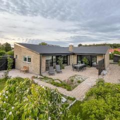 5 Bedroom Awesome Home In Ebeltoft