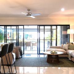 Waterfront Stay at Sunshine Villa
