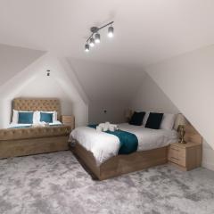 D'Luxe 5 beds En-suite Home in London