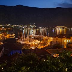 Romantic Escape - Stunning Rooftop Views - Old Town