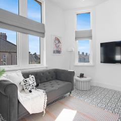 The Family Nest – 3-Bed Apartment with Parking