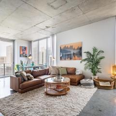 2BR Centro Condo - Gym Pool & City Views