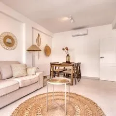Stylish stay, close to the beach