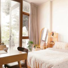 KitchenStay with Big Windows & River View