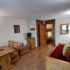 Studio moderne avec balcon ouest, WIFI et parking couvert à Brides-les-Bains - FR-1-512-219