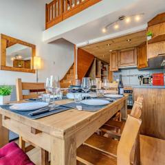 Cozy Duplex with Balcony, Parking & Mountain View