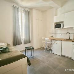 New - studio avec clim au centre d'Aix 2eme étage