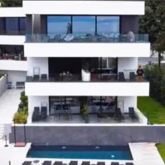 Aparthotel Villa V with heated pool and breakfast