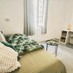 Studio neuf avec clim au centre d'Aix 1er étage
