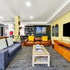 Spacious family Apartment Near Beach with Inverter