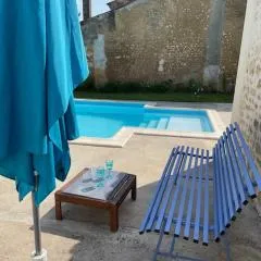 L'Ecurie - Stunning Spacious Studio with Shared Pool