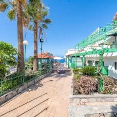 Los Veleros Apartments