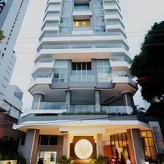 Beachfront Bocagrande Stay | Breathtaking Sunsets