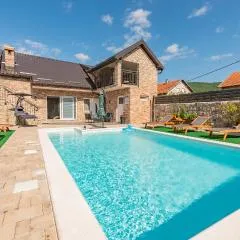 3 Bedroom Stunning Apartment In Gracac